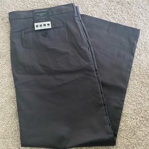 NWT $98 Banana Republic Gray EMERSON Rapid Movement Chinos Pants Size 44x32.